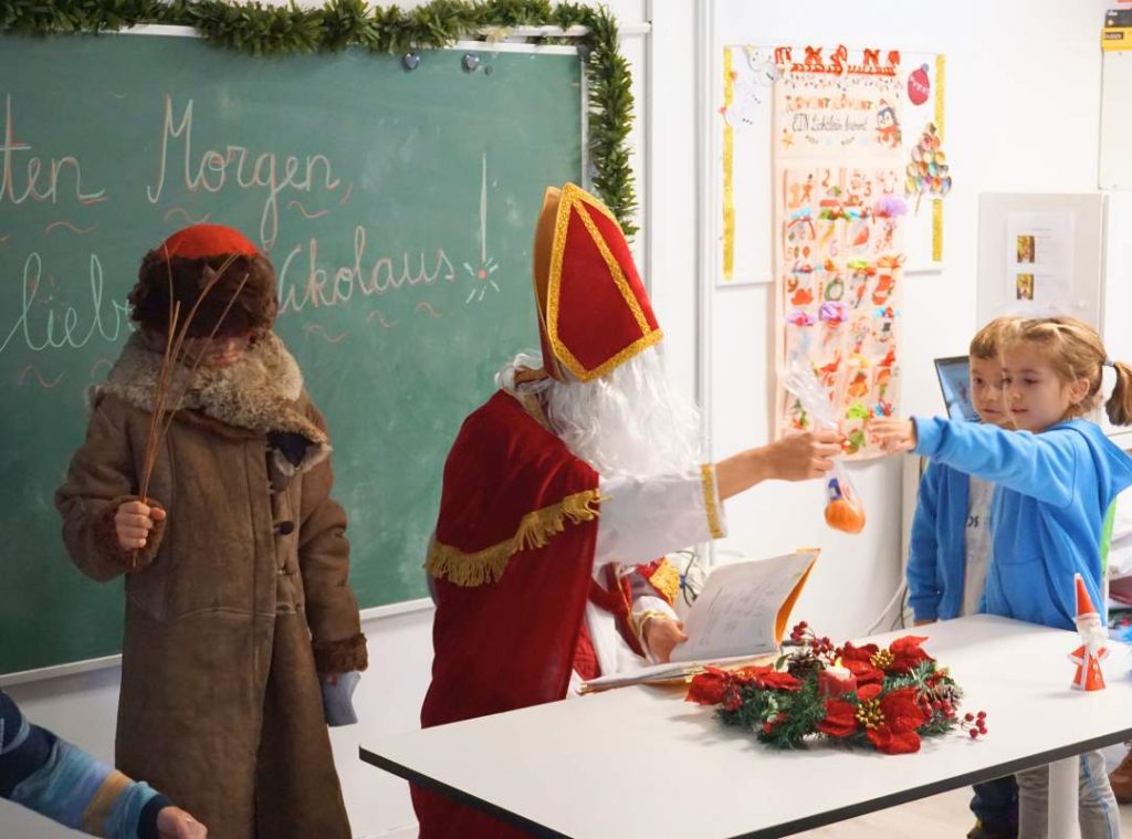 Nikolaus visita Deutsche Schule San Sebastián