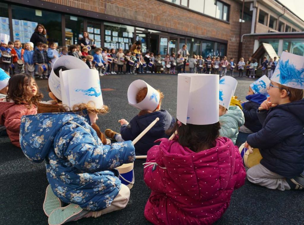 ¡Tamborrada de Kindergarten en Deutsche Schule!